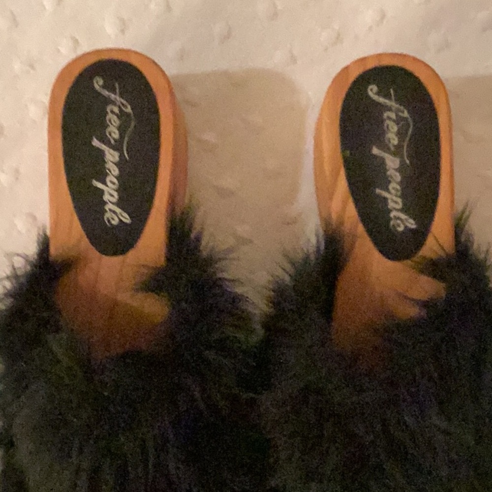 NNB Free people black faux fur & wood low heels sandals # 38/ 7.5 M - Picture 7 of 8